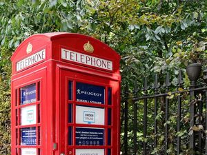 Unik, Boks Telepon Umum Jadi Diler Mobil