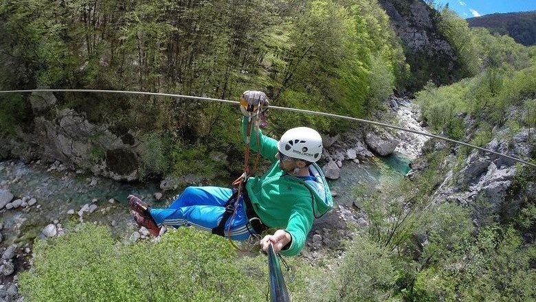 Foto: Panorama rupawan Bovec dari atas flying fox (Soca Rafting) Foto: Panorama rupawan Bovec dari atas flying fox (Soca Rafting)