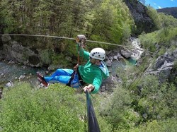 Flying Fox 3,2 Km yang Disebut Punya Pemandangan Terindah Sedunia