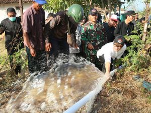 Bupati Anas Tinjau Desa yang Kekeringan, Ini Solusinya