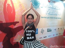 Begini Gaya Yoga off The Mat ala Nia Dinata