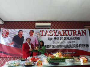 PKPI Jatim Gelar Syukuran Atas Bebasnya Dahlan Iskan PKPI Jatim Gelar Syukuran Atas Bebasnya Dahlan Iskan