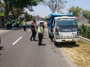28 Dump Truk di Magetan Diamankan Karena Berubah Bentuk 28 Dump Truk di Magetan Diamankan Karena Berubah Bentuk