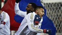 Penjualan Corentin Tolisso dan Alexandre Lacazette menyumbang keuntungan terbesar Lyon dari aktivitas transfer pemain yang di musim panas ini mencapai 72 juta euro. Foto: Jeff Pachou / AFP Photo