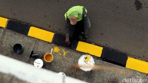 Dicat Ulang, Pembatas Jalan di Tol JORR Jati Asih Jadi Cerah