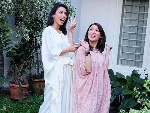 Seali Syah Alam, wanita yang digosipkan dekat dengan Ariel NOAH.