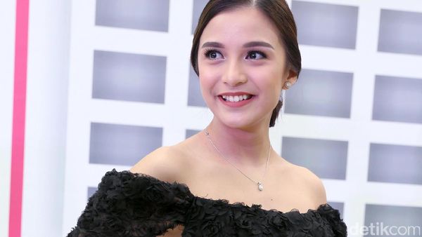 Chelsea Olivia Bening Banget, Pose Menggoda Shandy Aulia