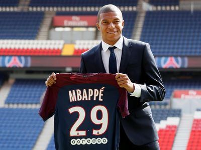 5 Pesepakbola Remaja dengan Transfer Termahal, Ada Leny Yoro ke MU!