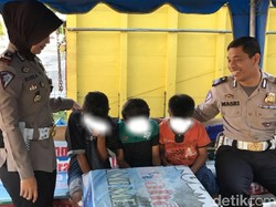 3 Bocah Naik Motor Ditilang Polisi, Menangis saat Dijemput Orang Tua