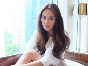 Pose Menggoda Shandy Aulia