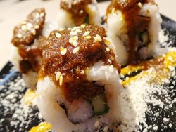 Sambal Hingga Gudeg, Bisa Lho Jadi Paduan Sushi dengan Rasa Lokal!