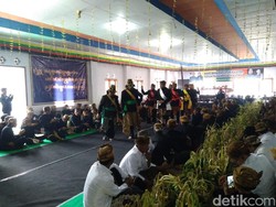 Tradisi Sodoran Peringati Hari Raya Karo di Probolinggo