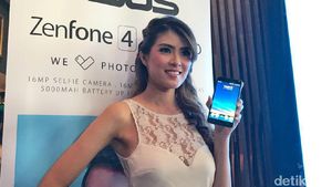 Si Cantik dan Ponsel Baterai Bongsor Asus