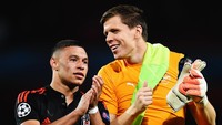 Ada hikmah di balik buruknya aktivitas transfer Arsenal. Meski dikritik tajam karena minim belanja pemain, The Gunners masih meraup untung 26 juta euro dengan penjualan beberapa pemain seperti Wojciech Szczesny dan Alex Oxlade-Chamberlain. Foto: Shaun Botterill/Getty Images
