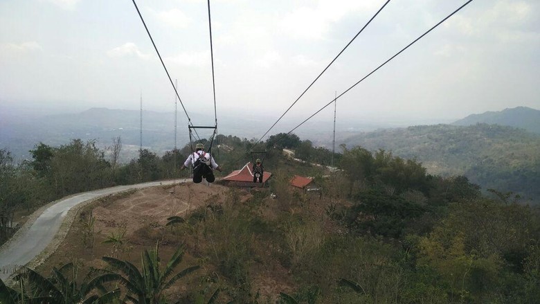 Foto: Flying Fox Mertelu terletak di daerah Green Village Gedangsari, Gunungkidul (Usman Hadi/detikTravel) Foto: Flying Fox Mertelu terletak di daerah Green Village Gedangsari, Gunungkidul (Usman Hadi/detikTravel)
