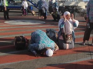 Jemaah Haji Kloter I Embarkasi Surabaya Tiba di Juanda Jemaah Haji Kloter I Embarkasi Surabaya Tiba di Juanda