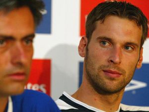 Cech Beberkan Gaya Mourinho yang Bisa Diadopsi oleh Arsenal