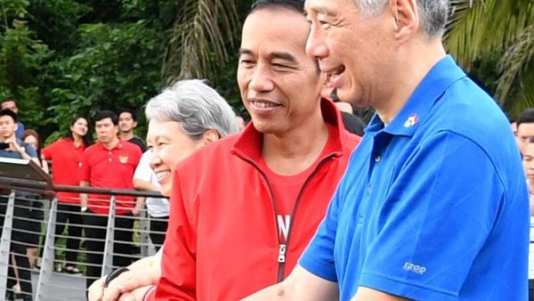 Melihat Keakraban Jokowi-PM Singapura Jalan-jalan di Botanic Garden