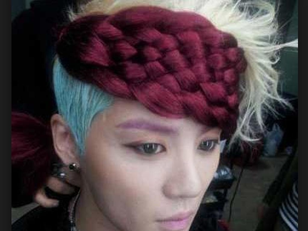 15 Gaya Rambut Artis KPop Teraneh, Mirip Gulali Hingga Jok Sepeda 15 Gaya Rambut Artis KPop Teraneh, Mirip Gulali Hingga Jok Sepeda