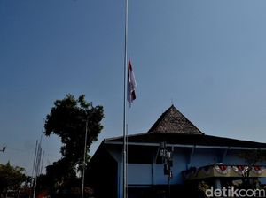 Berkabung, Kota Pekalongan Kibarkan Bendera Setengah Tiang