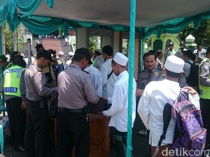 Foto: Massa Aksi Rohingya Ramaikan Masjid An Nuur Magelang