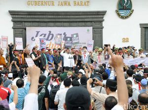 Gubernur Aher Pimpin Long March Jabar Peduli Rohingya