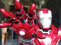 Meraup Untung dari Cosplay Superhero Made In Tulungagung