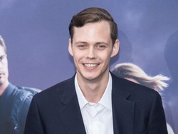 Bill Skarsgard Si Badut Pennywise dan Kekasih Diam-diam Punya Anak