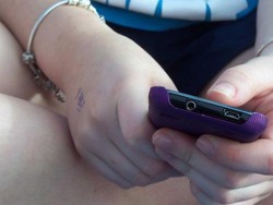 Usia Anak-anak Bertukar Pesan Seksual Semakin Muda