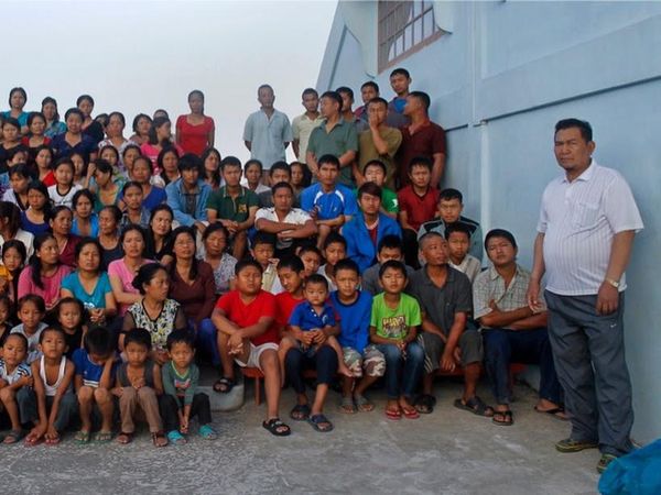 Foto: Pria dengan 39 Istri, 90 Anak dan 33 Cucu