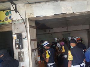 Imbas Pembangunan Stasiun Jatinegara, Puluhan Kios Ditertibkan