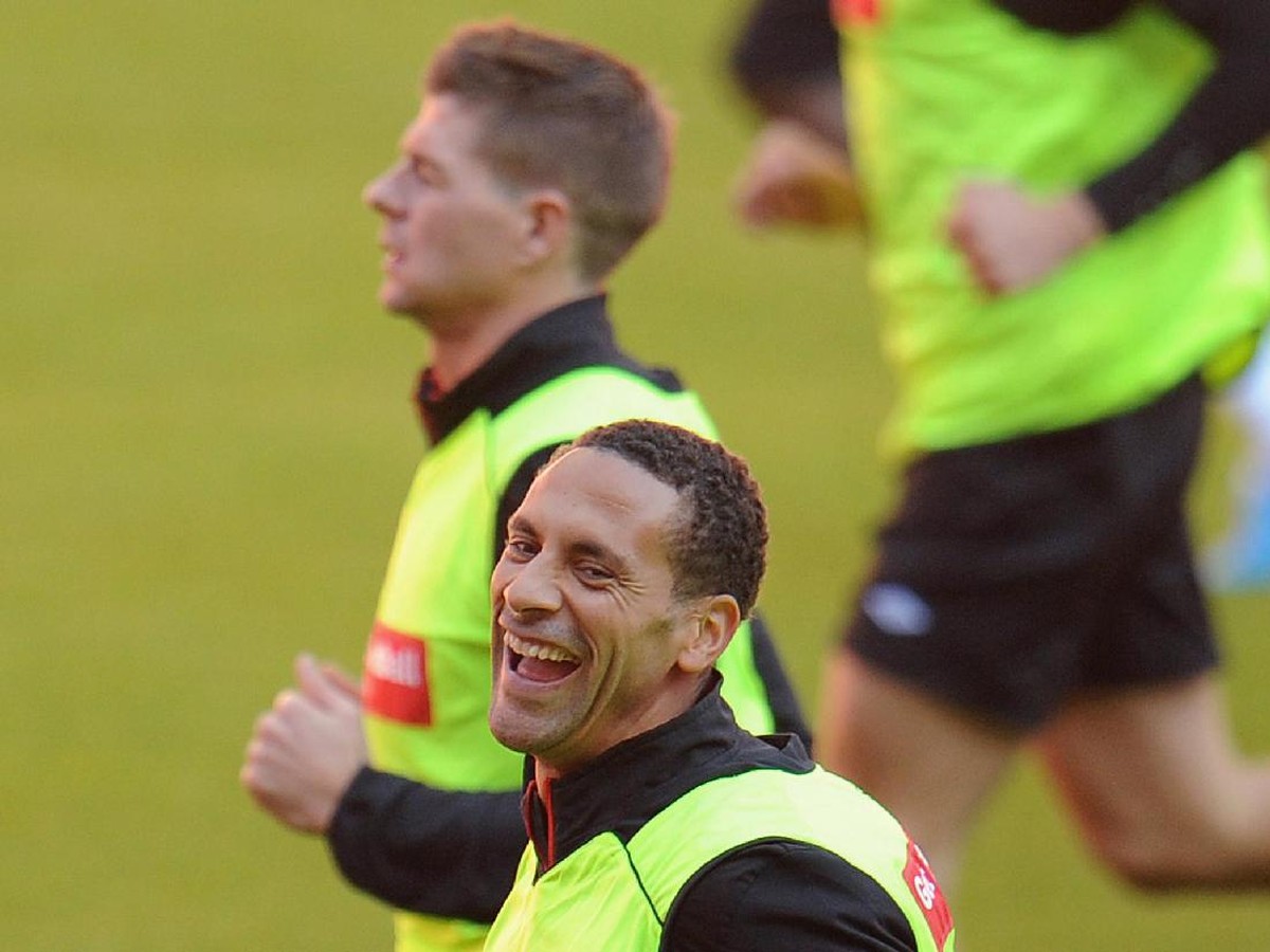 Steven Gerrard dan Rio Ferdinand saat di timnas Inggris (Foto: Michael Regan/Getty Images)