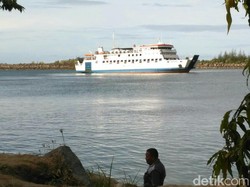 Kapal Penumpang ke Sabang Kandas saat Keluar Pelabuhan