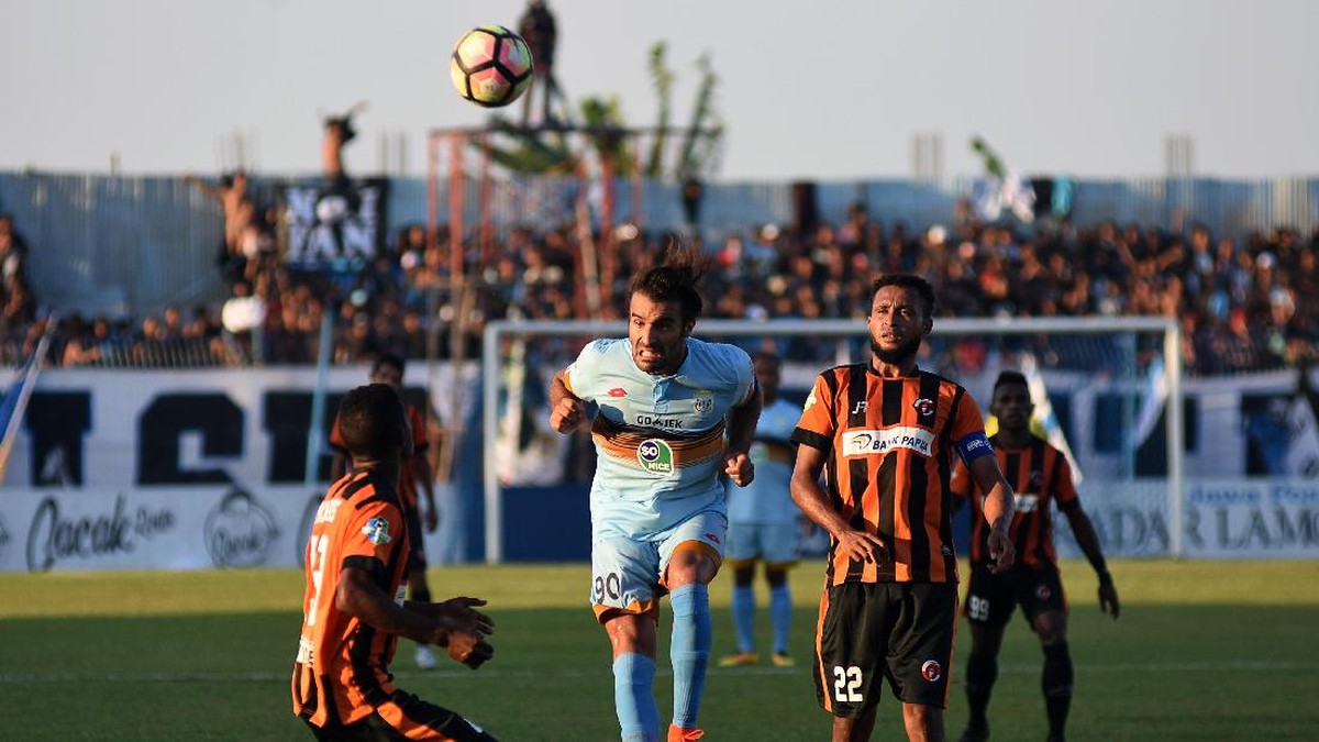 Persela vs Perseru (Foto: M Risyal Hidayat/ANTARA FOTO)