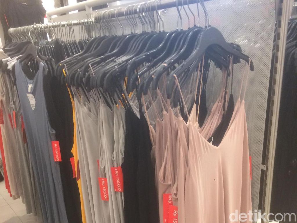 H&M Diskon 50%, Tas Hingga Dress Mulai dari 150 Ribu H&M Diskon 50%, Tas Hingga Dress Mulai dari 150 Ribu