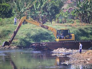 Geliat Pembersihan Sungai Citarum yang Jadi Sorotan Dunia Geliat Pembersihan Sungai Citarum yang Jadi Sorotan Dunia