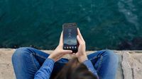 Aksi Galaxy C8 yang Menggoda