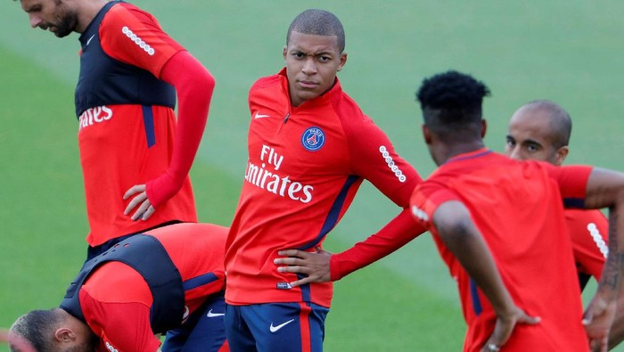 Football Soccer - Paris St Germain Training - Centre Ooredoo, Saint Germain-en-Laye, France - September 6, 2017. Paris Saint-Germain Kylian Mbappe of France attend a training session. REUTERS/Charles Platiau