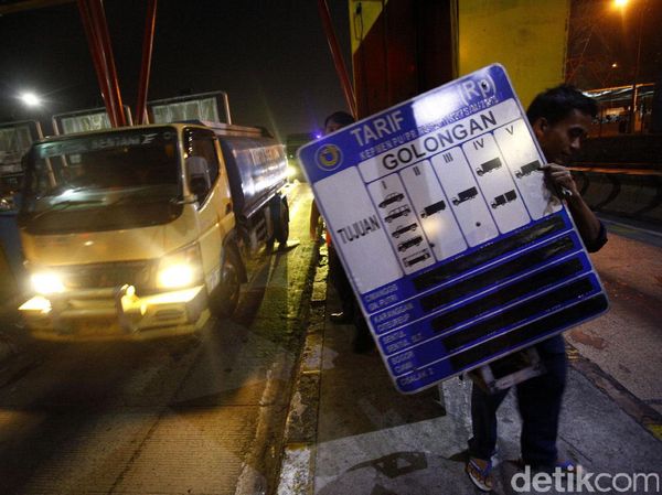 Gerbang Tol Cibubur Utama Resmi Dibongkar