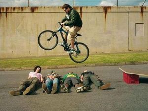 Kocak, Foto Viral Alasan Pria Berumur Pendek dari Wanita