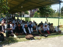 Khusyuknya Ribuan Peserta Aksi Salat Gaib untuk Rohingya