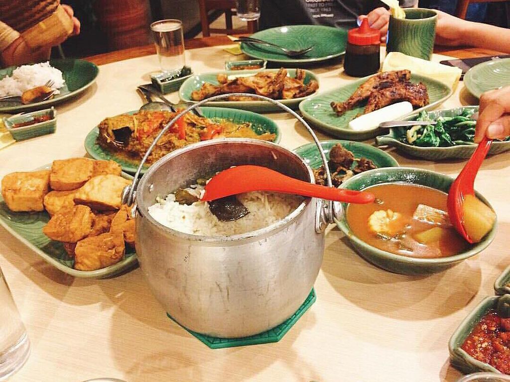 Raos Pisan! Nasi Liwet Komplet Khas Sunda yang Dinikmati Netizen Ini Raos Pisan! Nasi Liwet Komplet Khas Sunda yang Dinikmati Netizen Ini
