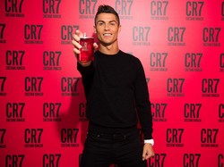 CR7 merupakan nama brand Cristiano Ronaldo pada bidang lifestyle mencakup pakaian, alas kaki, kacamata, parfum, pakaian dalam, dan aksesori (David Ramos/Getty Images)