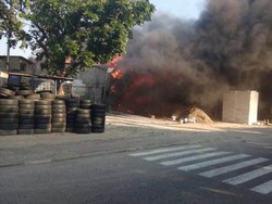 Toko Material di Cipinang Terbakar, 10 Mobil Damkar Meluncur