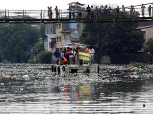 Penampakan Kotor dan Joroknya Sungai di Manila Penampakan Kotor dan Joroknya Sungai di Manila