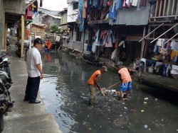 Video Kali di Jakarta yang Kembali Kumuh