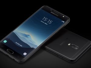 Galaxy C8 Melenggang Bawa Tiga Kamera