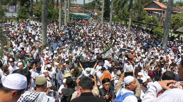 Foto: Aksi Rohingya di Masjid An Nuur Magelang, Ramai!