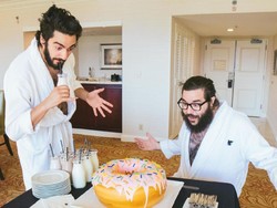 Nginap di Hotel Ini Bisa Pesan Donat Jumbo Seberat 4,5 Kg!