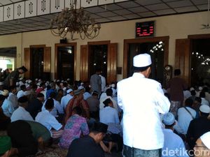 Jenazah Wali Kota Pekalongan Disalatkan di Masjid Kauman